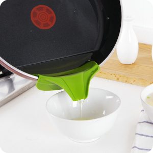 Creative-Anti-spill-Silicone-Slip-On-Pour-Soup-Spout-Funnel-for-Pots-Pans-and-Bowls-and-1-20210310-044754.jpg