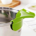Anti-spill Silicone Spout Funnel for Pots Pans and Bowls